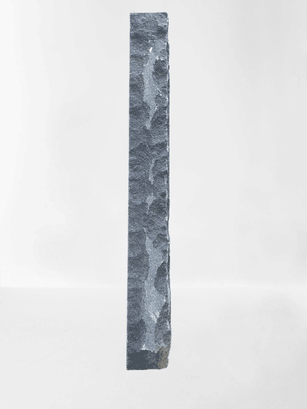 עמוד / תוחם דשא אבן בזלת 10/10/100 ס”מ