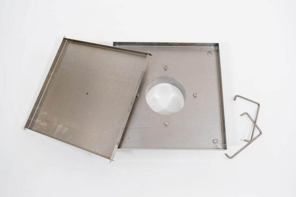 מכסה נירוסטה לבור חלחול במידה 50/50 ס”מ