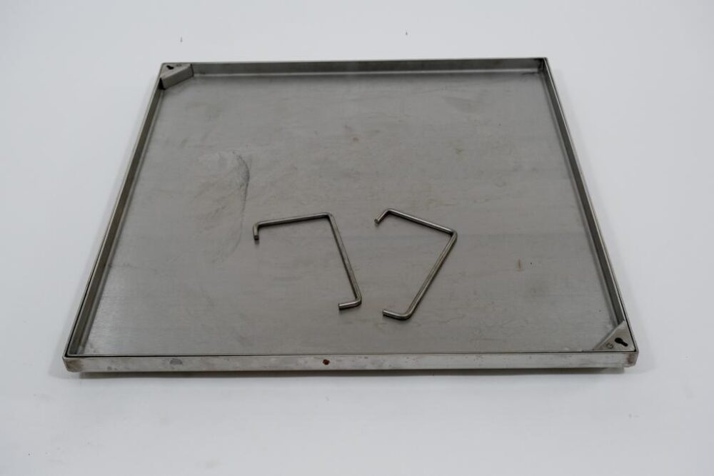 מכסה נירוסטה לביוב במידה 75/75 ס”מ