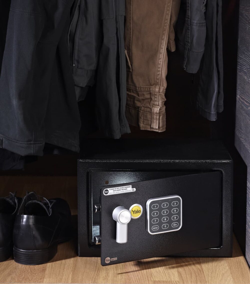 כספת ביתית בינונית Yale