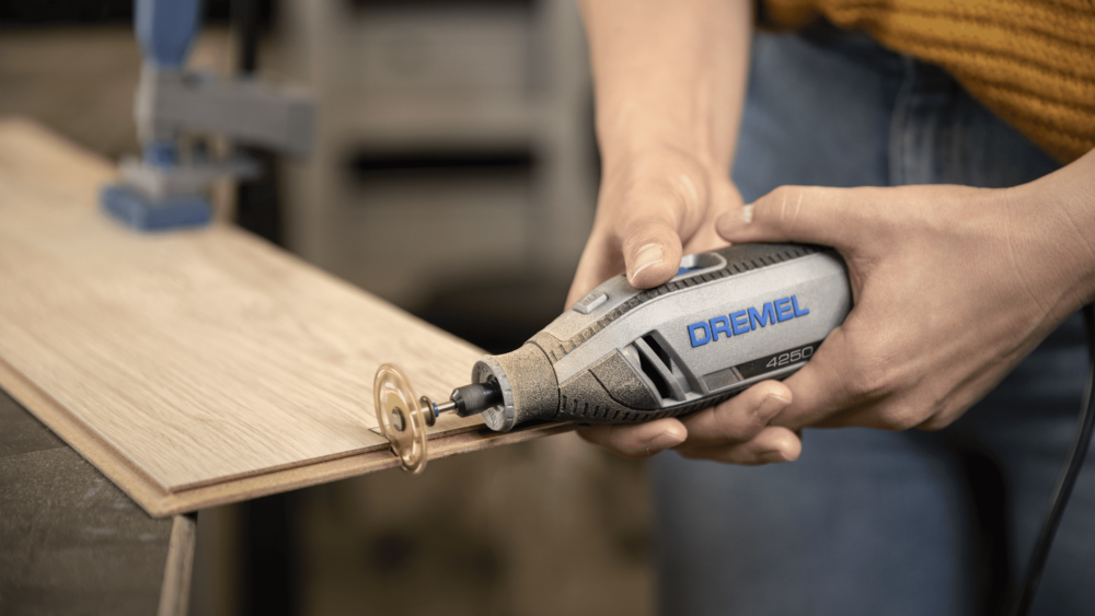 דרמל 4250 – 45 אביזרים + 3 עזרים במזוודה