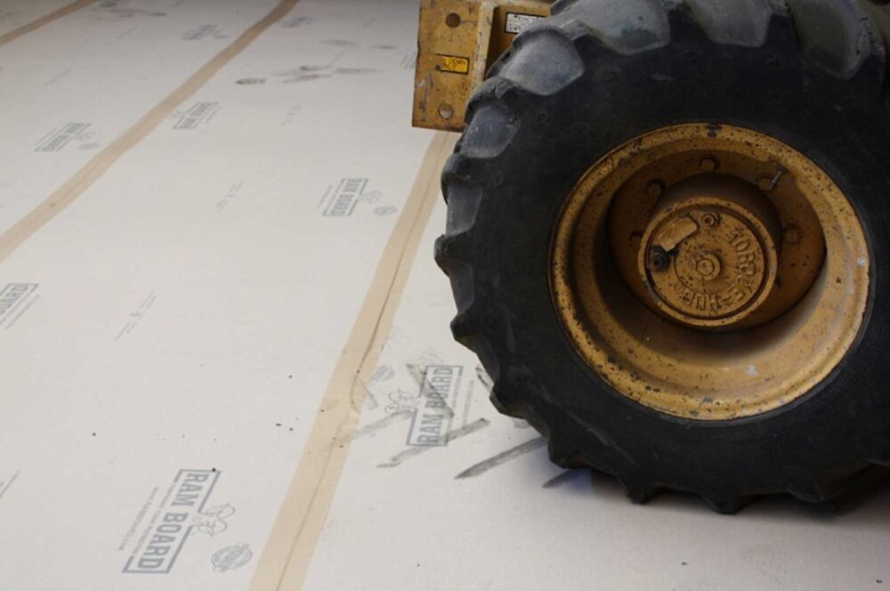 יריעת הגנה לכיסוי רצפה 32/0.94 מטר (30 מ”ר) RAM BOARD