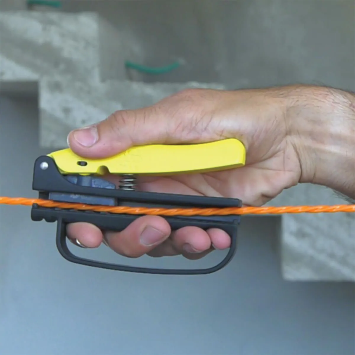 כלי למשיכת סטלבנד, חוטי חשמל ותקשורת IPULL